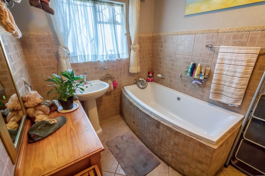 7 Bedroom Property for Sale in Morewag Free State